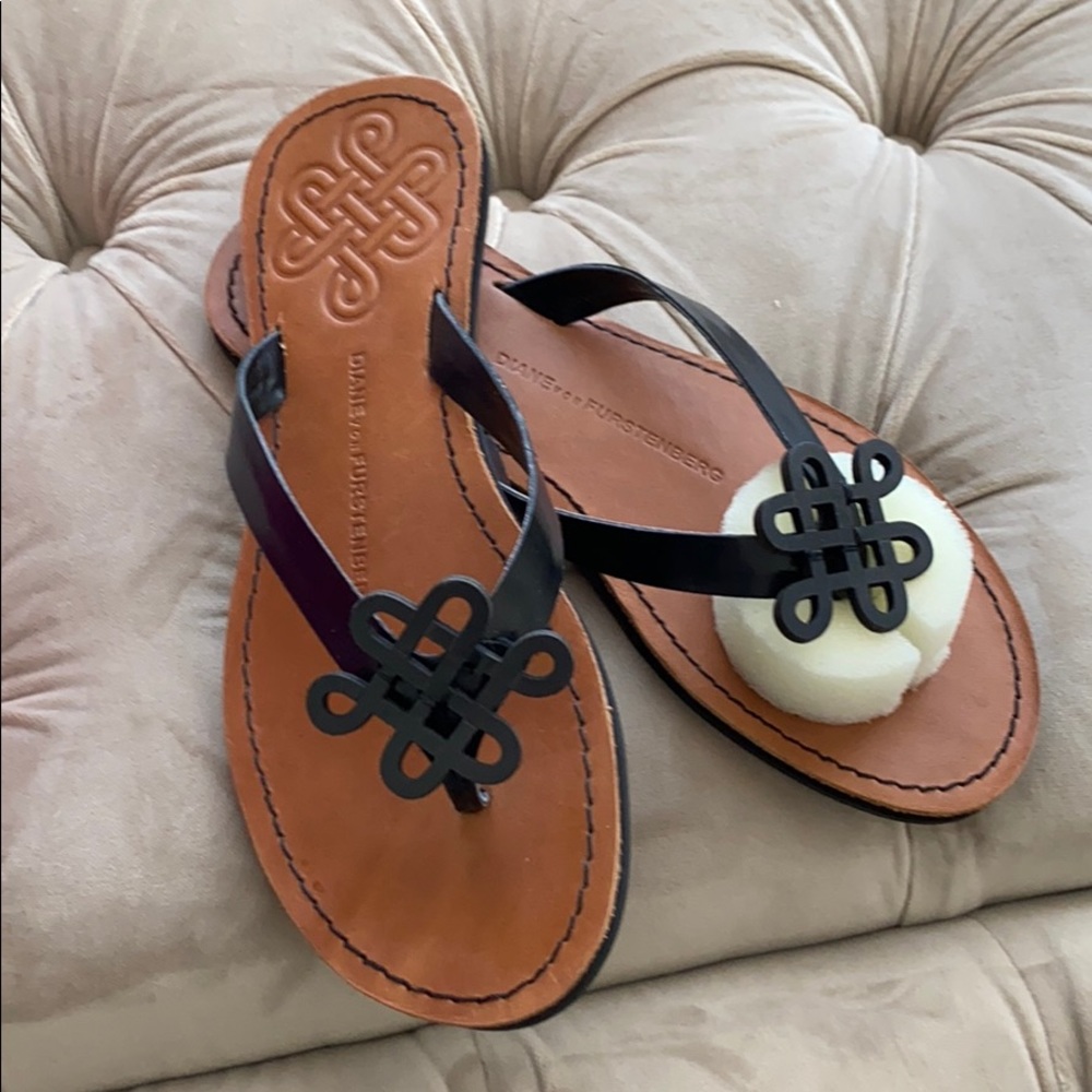 Brand new DVF Lanai 8m black flip flops